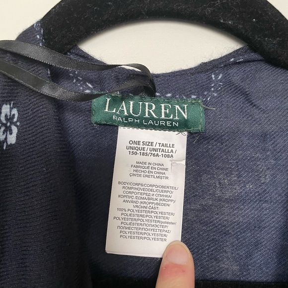 LRL Blue and White patterned Shawl - Picture 3 of 3